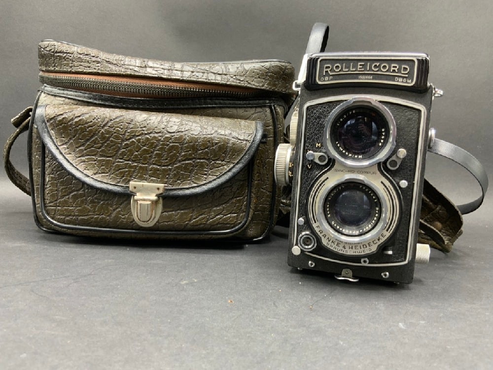 Vintage Rollei Rolleicord Twin Lens Camera (1 of 7)