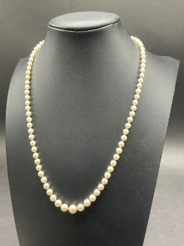 14K Gold Freshwater Pearl Strand Necklace: 14K Gold Freshwater Pearl Strand Necklace. Dimensions: 17”