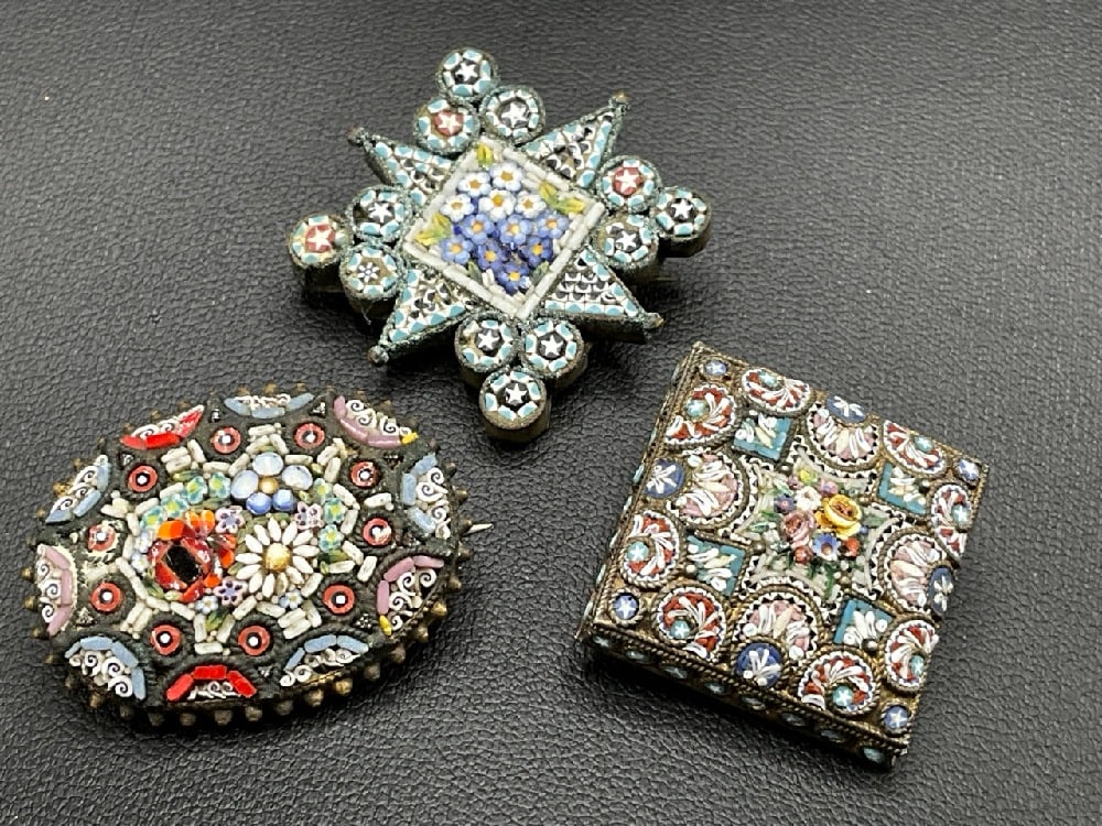 Three (3) Italian Micromosaic Pins: Three (3) Italian Micromosaic Pins.Dimensions: 1” size