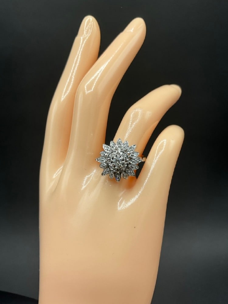 Estate Lady's 14K White Gold Diamond Cluster Ring: Estate Lady's 14K White Gold Diamond Cluster Ring. (20) Single cut , 0.40 ct total weight, H Holor, VS Clarity, Good Cut. (1) Transitional Cut, 0.10 ct, H Color, SI1 Clarity, Very Good Cut. Total