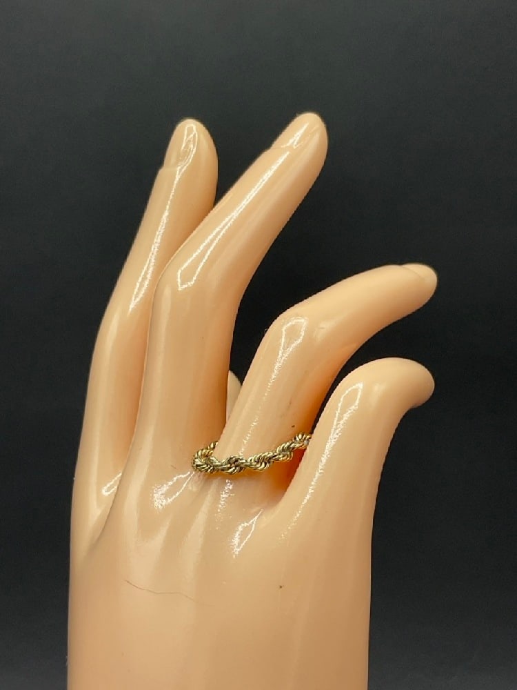 14K Yellow Gold Woven Link Ring: 14K Yellow Gold Woven Link Ring. Size 8. t.w: 2.27 Grams.