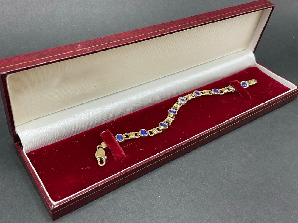 14K Yellow Gold Lapis Gemstone Bracelet: 14K Yellow Gold Lapis Gemstone Bracelet. 7” length. t.w: 11.39 grams.