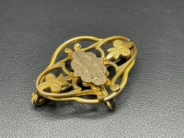 Alma’s Victorian 9ct Yellow Gold Pin