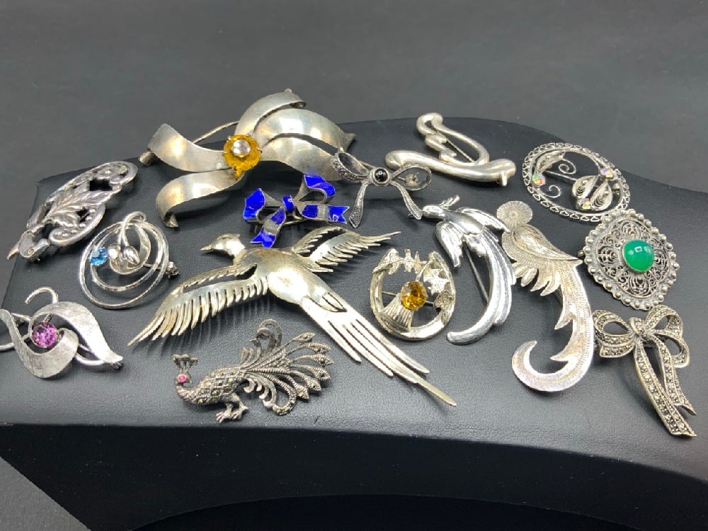 Estate Compiled Vintage Sterling Silver Broaches (1 of 7)