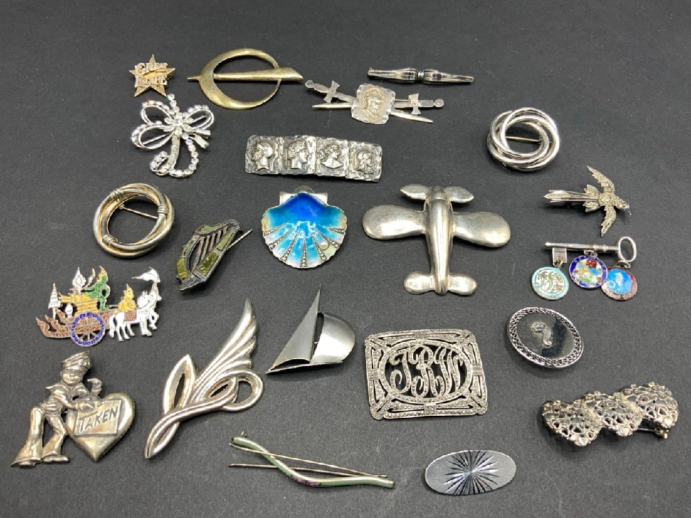 Estate Compiled Sterling Silver Vintage Pins/Brooches (1 of 5)