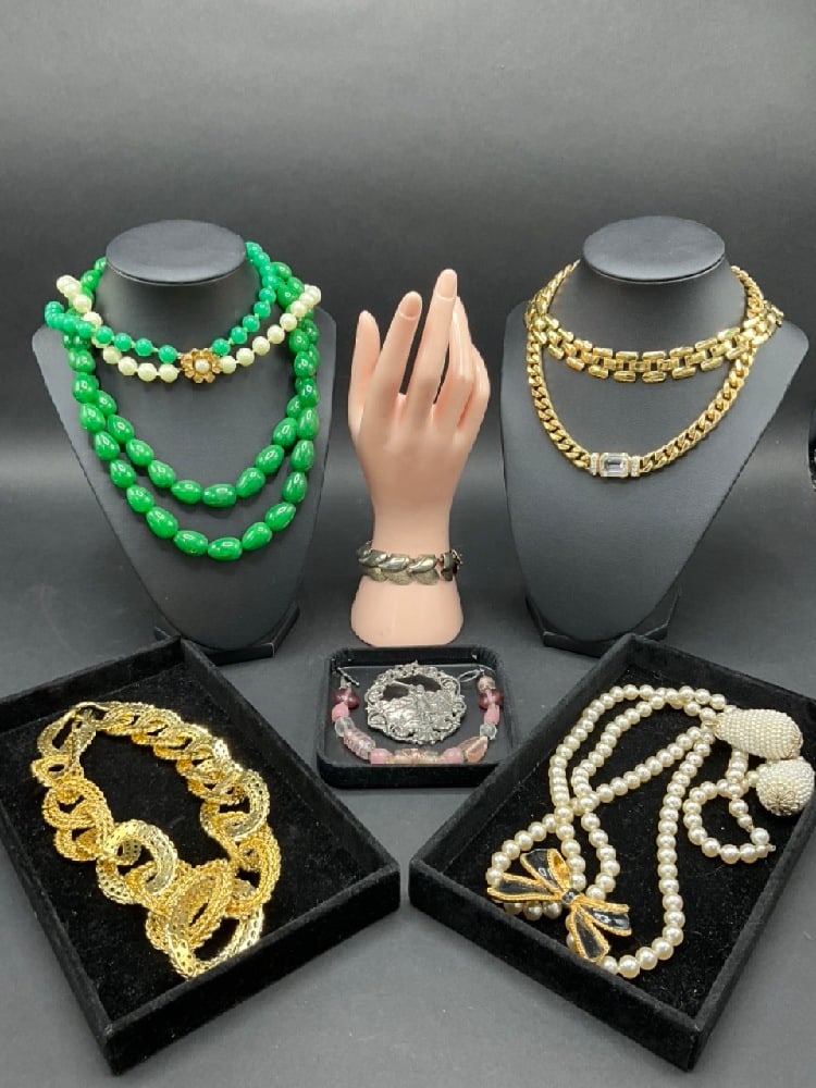 Mixed Vintage Costume Jewelry Lot - Tinn, DSC (1 of 6)