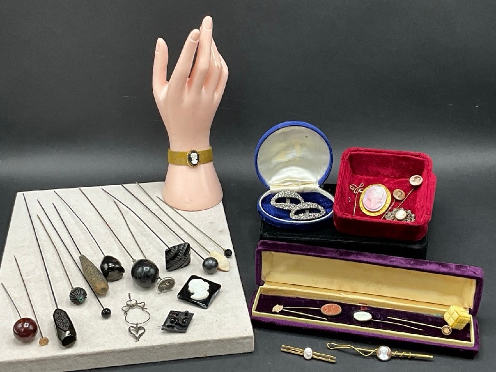 Vintage & Antique Jewelry Group - Hat Pins, Cameos, Stick Pins etc: Vintage & Antique Jewelry Group - Hat Pins, Cameos, Stick Pins etc. As seen in photograph preview.