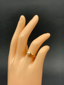 14K Yellow Gold Lady's Ring with Pearl