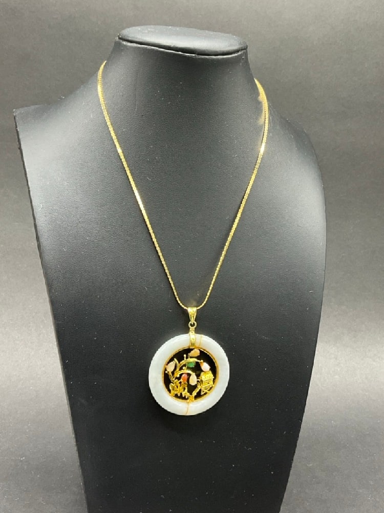 17.5 grams 14K /585 jade Pendant and 14K Chain (1 of 5)