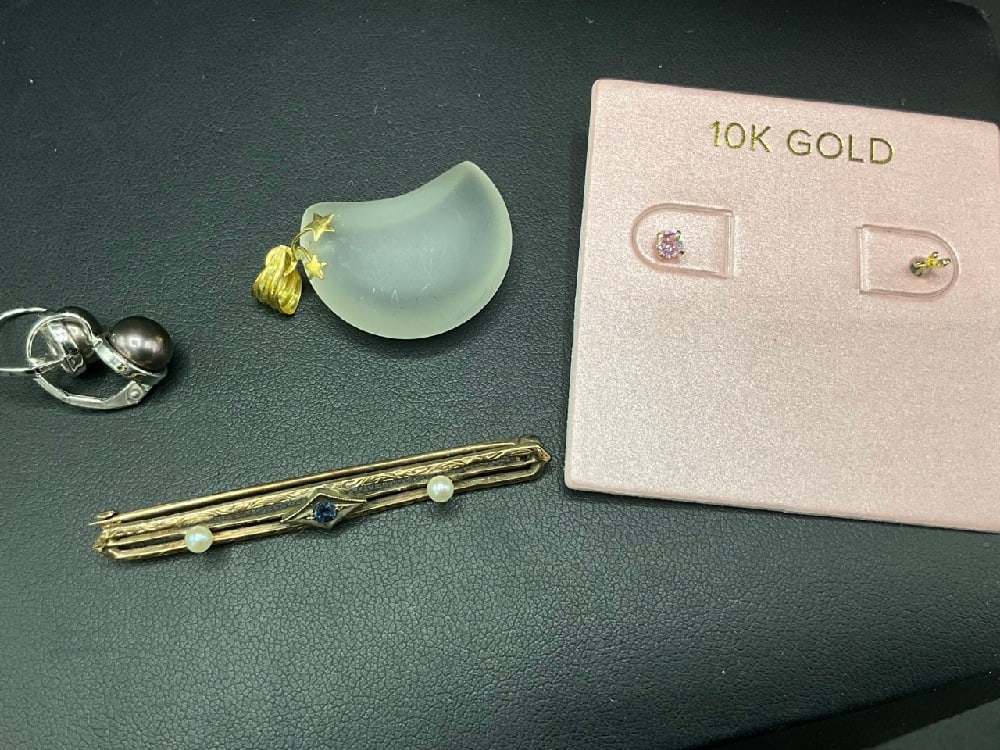Four (4) Small 10K and 14K Jewelry Pieces: 10K Bar pin, Stud earrings, pendant and 14K white gold earrings with Pearls. Weights: Pin 2.6 grams (10K)14K White Gold Earrings 1.7 grams