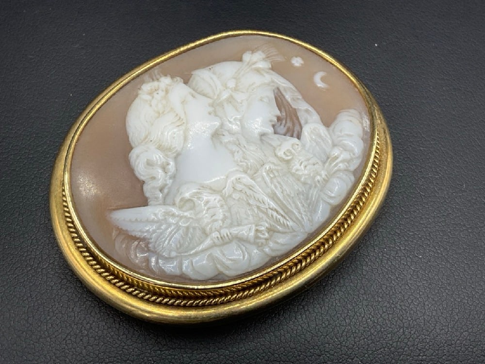 Antique Double Figure Sardonyx Shell Cameo 14K YG: A Large Sardonyx Shell Antique 14K Yellow Gold Cameo Brooch/Pendant. Not marked tested for 14K gold. Pin back is not gold. Please see photograph preview. Dimensions: 1 3/4" X 2 1/4" Total weight: 15 g