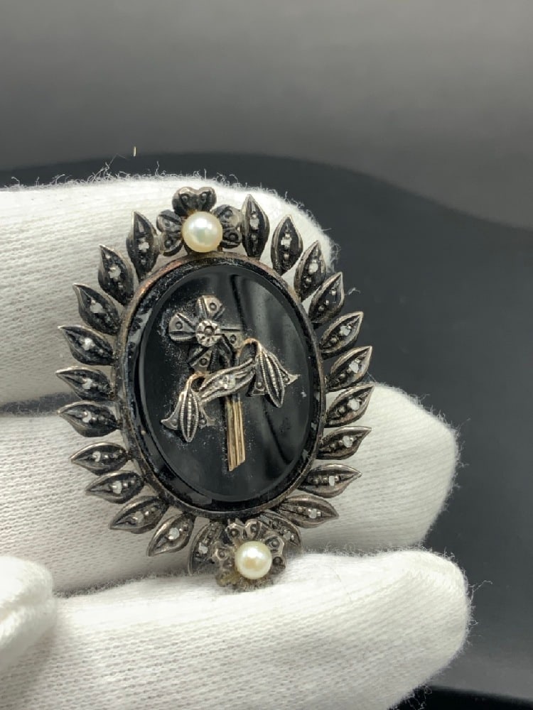 Antique Victorian Period Mourning Brooch/Pin (1 of 4)