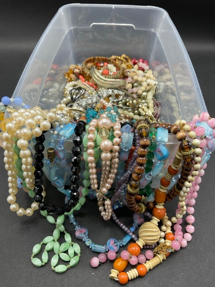 Vintage Costume Jewelry Necklaces & Bracelets - Miriam Haskell, Sarah Cov: Vintage Costume Jewelry Necklaces & Bracelets - Miriam Haskell, Sarah Cov. As seen in photograph preview.