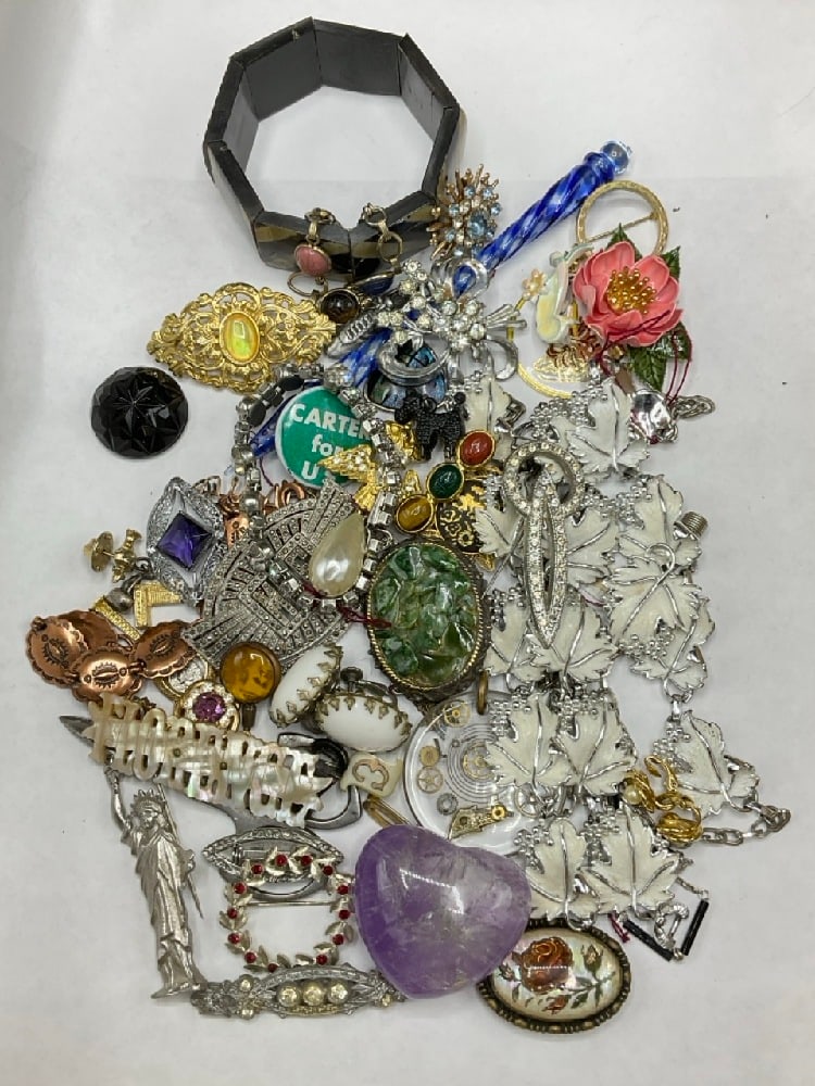 Vintage Costume Jewelry Lot - Trifari, Miriam Haskell, Weiss: Vintage Costume Jewelry Lot - Trifari, Miriam Haskell, Weiss, Brooches/Pins, Necklaces Etc.. As seen in photograph preview.