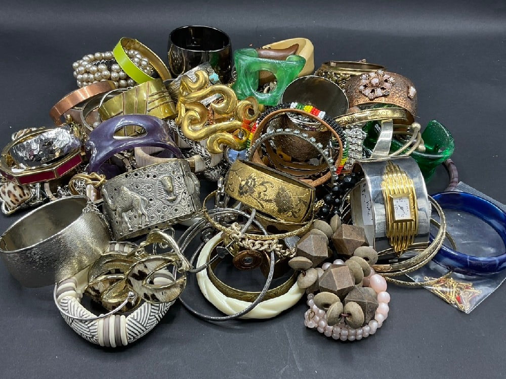 Mostly Signed Vintage Costume Jewelry Lot (1 of 9)
