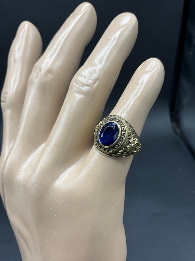 10K Yellow Gold Class Ring c. 1968 Holy Rosary Academy (1 of 3)