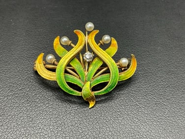 14K Yellow Gold Enameled Pin with Diamond and Pearls