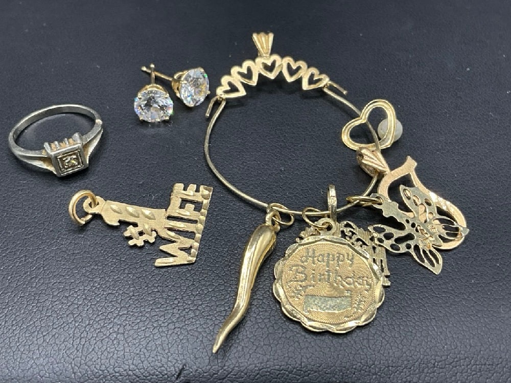 14K Gold Small Jewelry Group 5.9 grams (1 of 3)