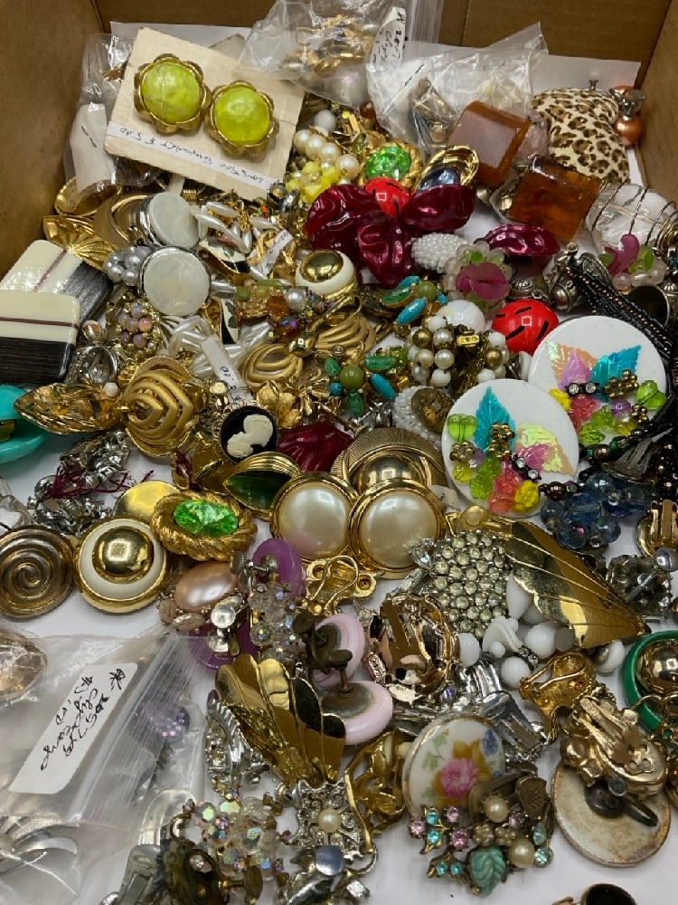 Large Group Vintage Clip On Costume Jewelry Earrings: Costume Earrings Designer Bartek,Liz Claiborne,Lisner, Lanvin Paris,Trifari, Germany, Sarah Con. , Hong Kong, Hobi, and more!