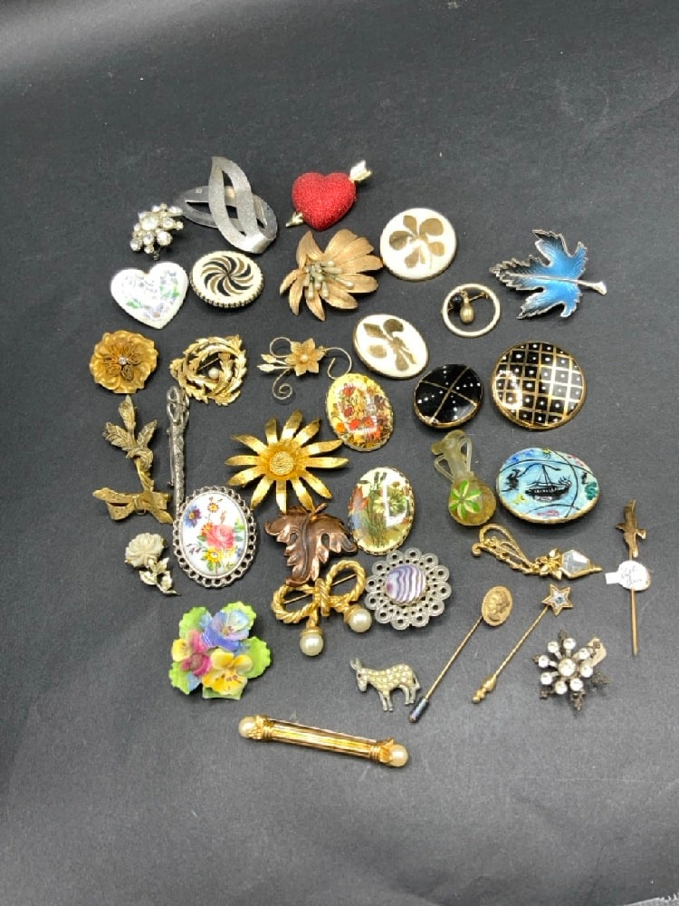 Compiled Vintage Costume Pin/Brooch Lot (1 of 8)
