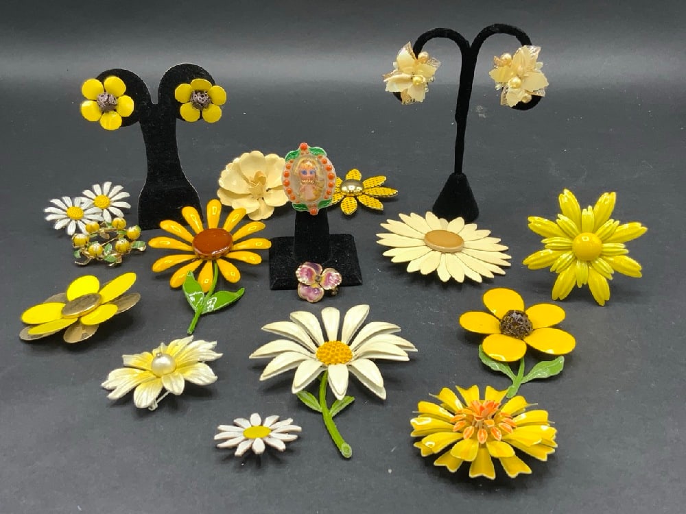 Vintage Costume Flower Pins, Earrings, “The Kiddles??Ring: Vintage Costume Flower Pins, Earrings and 60's "Lil Kiddle's" ring.Very good overall.