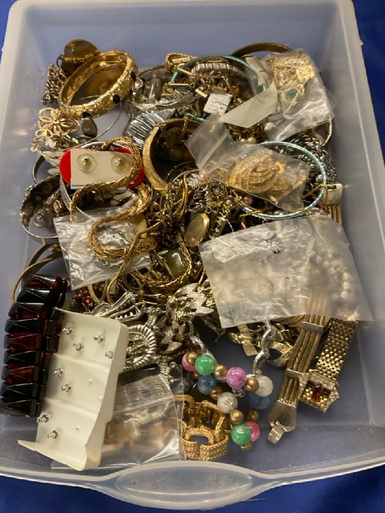 Costume Jewelry Box Lot (1 of 6)