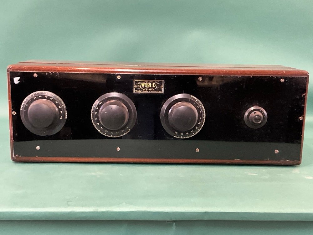 World Radio Receiver 1924 5 Tube Battery Set (1 of 5)
