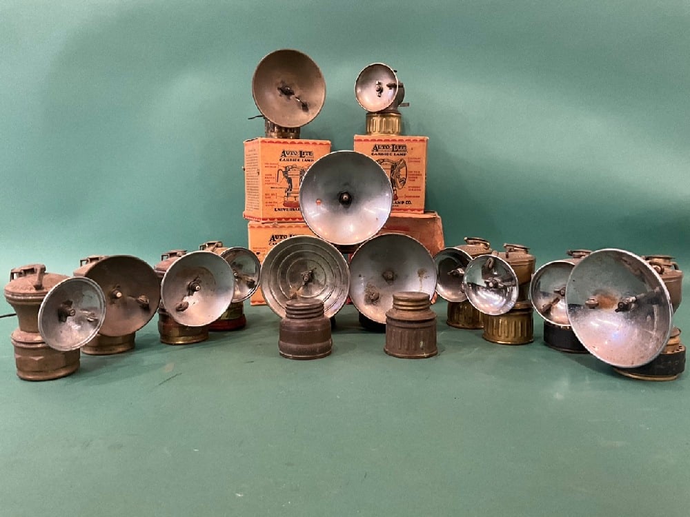 Collection of (13) Vintage Coal Miners Carbide Hat Lamps - (7) Autolite & (6) Justrite: Collection of (13) Vintage Coal Miners Carbide Hat Lamps - (7) Autolite & (6) Justrite.Dimensions: 4” x 2 1/2” x 3” Inv. 47