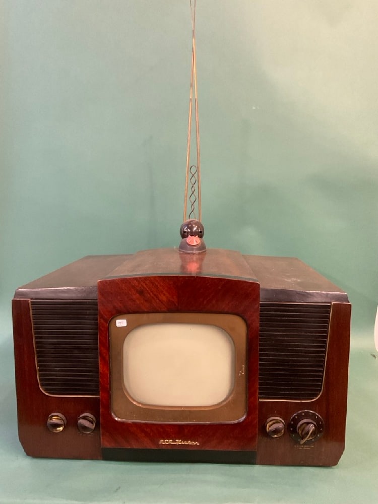 RCA 630TS 1946 Television Set - Un-restored (1 of 6)