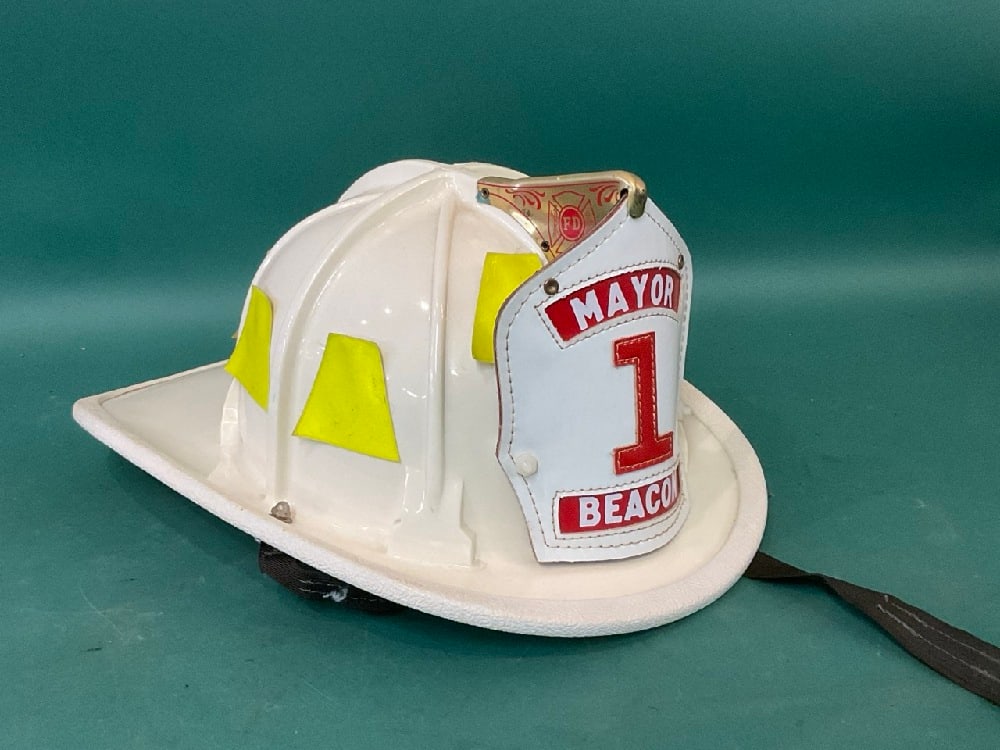 Cairn’s Mayor of Beacon NY White Fire Helmet (1 of 5)