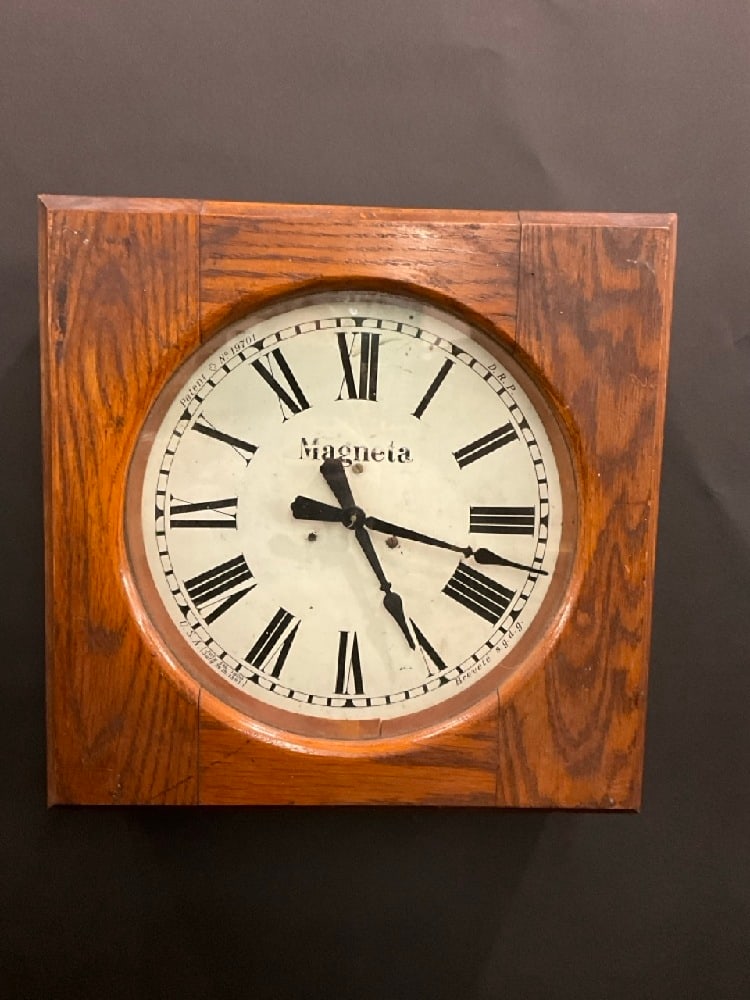 Magneta Slave Clock with Bell in Oak Case (1 of 5)