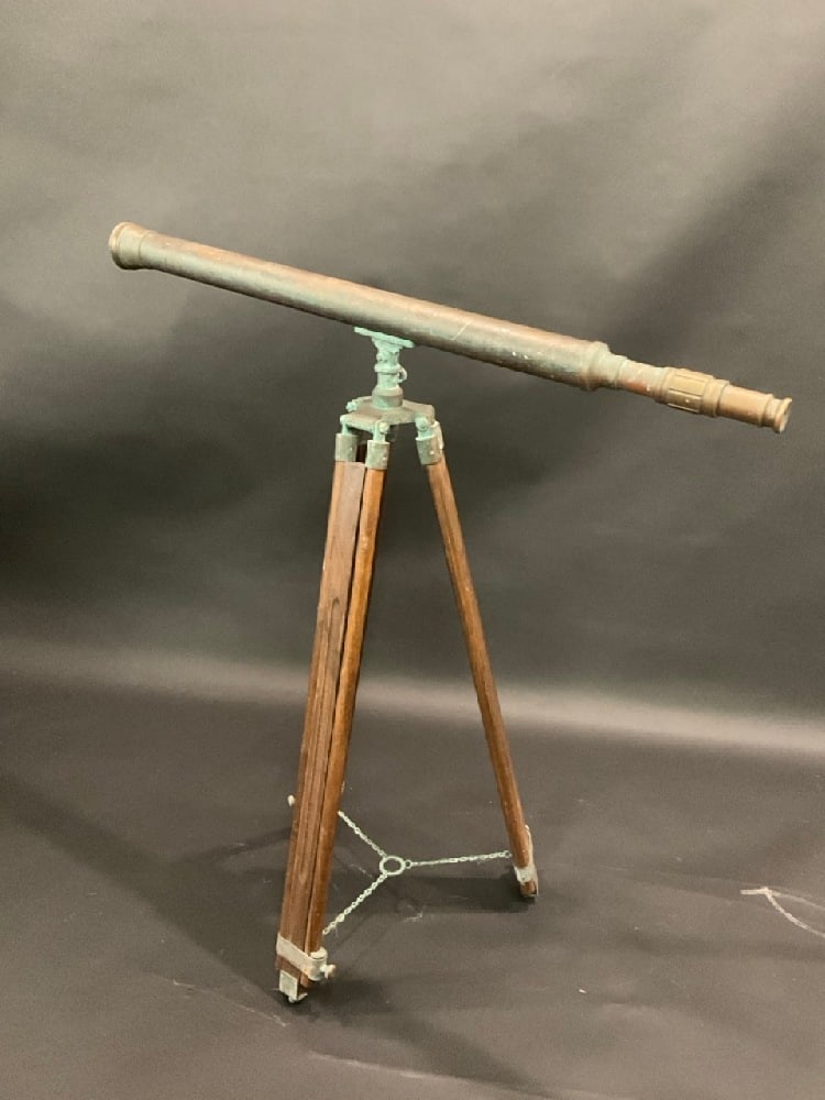 Unmarked Old Brass/Wood Telescope (1 of 6)