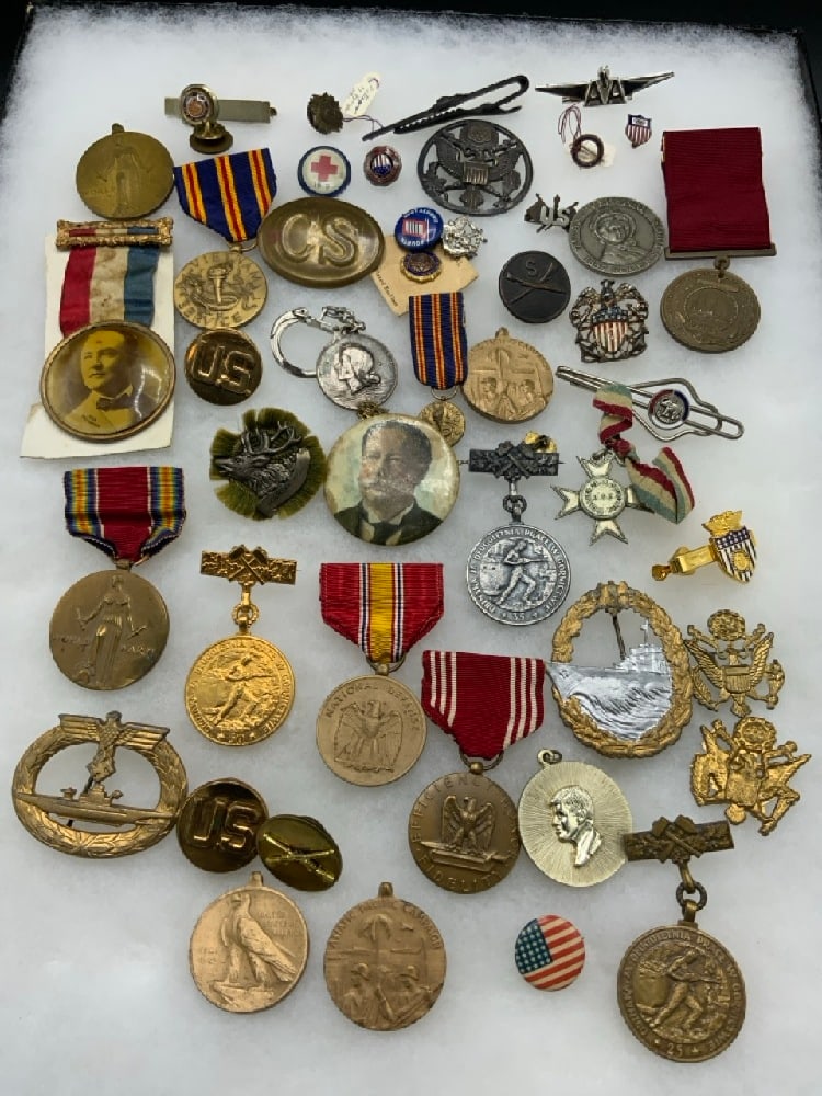 Estate Collection of Military Medals, Pins, Tie Backs: Estate Collection of Military Medals, Pins, Tie Backs. As seen in photograph preview.