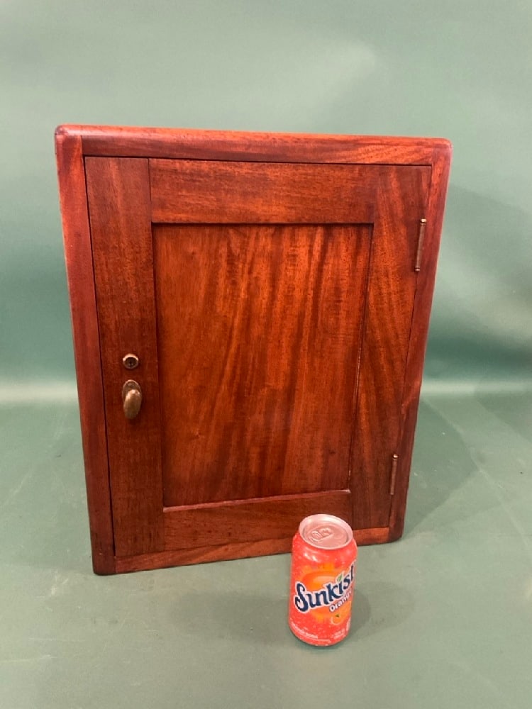 Vintage Mahogany Counter Top Art Deco Humidor: Vintage Mahogany Counter Top Art Deco Humidor.Dimensions: 19 1/2” x 15 1/2” x 13 1/2”