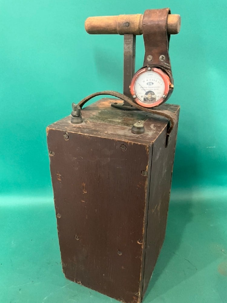 DuPont Blasting Machine #50 (1 of 4)