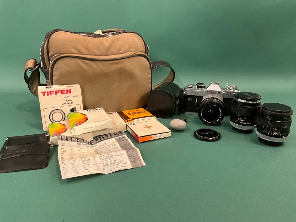 Vintage SLR Camera, Canon FTb QL - 780172 W/ Accessories (1 of 7)