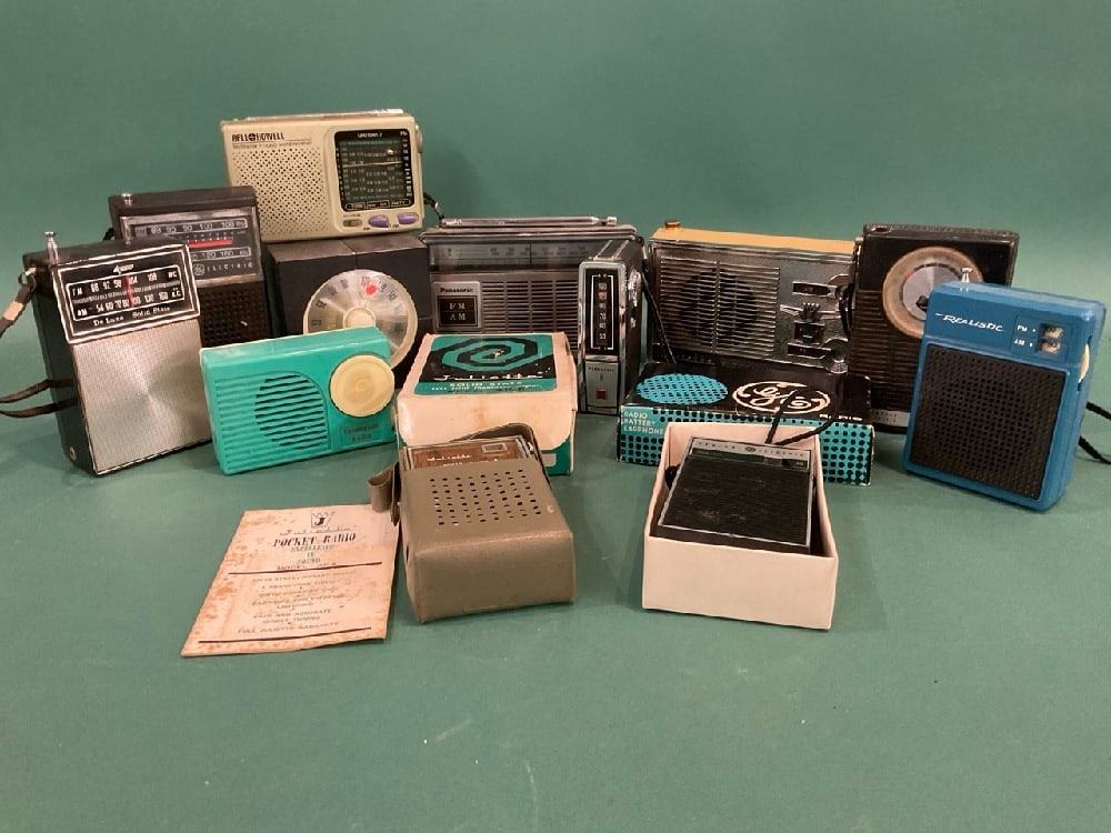 Lot of (11) Vintage Radios - Juliette, GE, Panasonic, Sony (1 of 4)