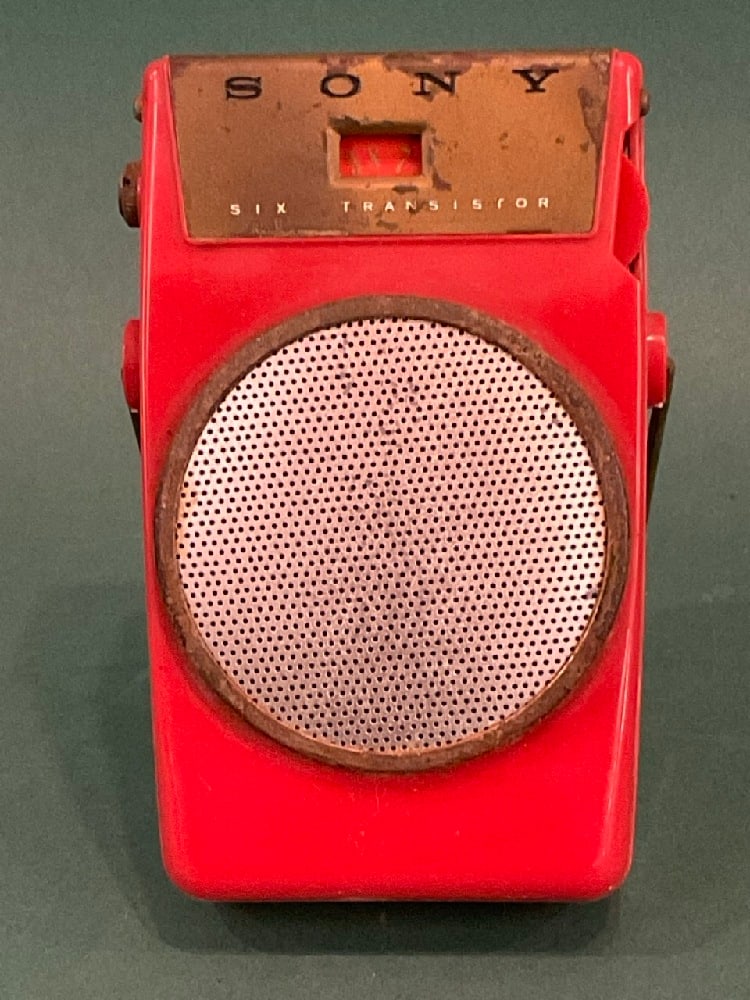 Sony Six Transistor - TR 610: Sony Six Transistor - TR 610. Missing cord.Dimensions: 4 1/4” x 2 1/2” x 1”