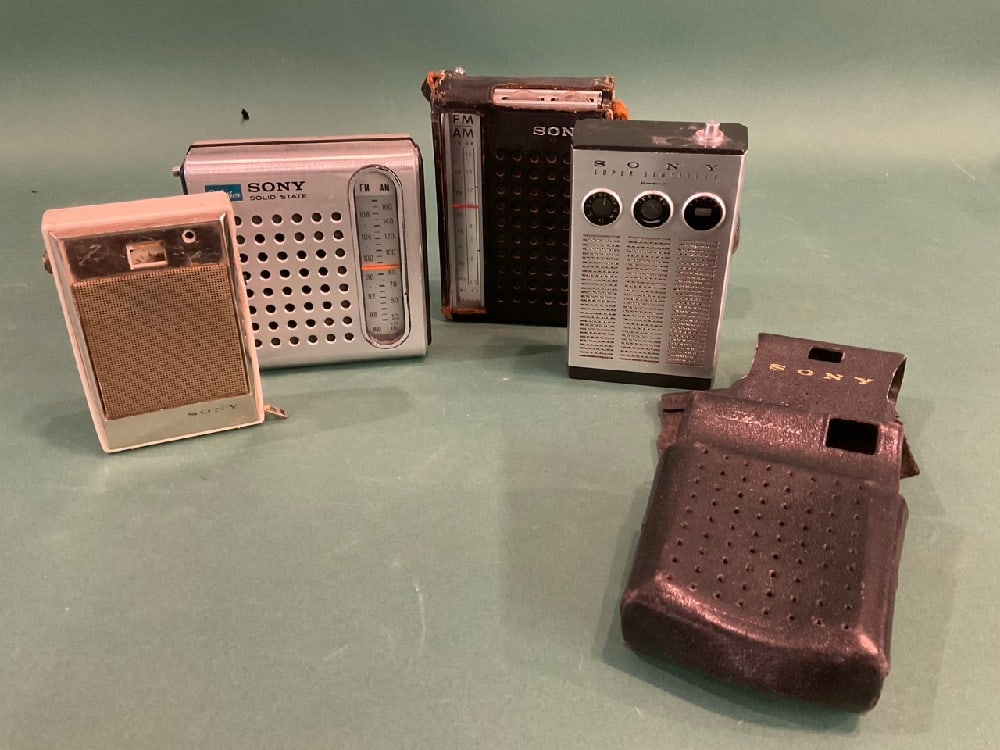 (4) Vintage Transistor Radios - As Is: (4) Vintage Transistor Radios - As Is. Untested. Dimensions: Sm - 3 3/4” x 2 1/2” x 1” Lg - 4” x 4” x 1 1/2”