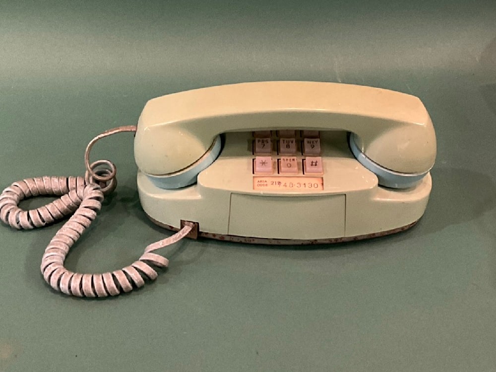 Vintage Bell Systems Western Electric Princess Push Button Green Phone 2702B (1 of 3)