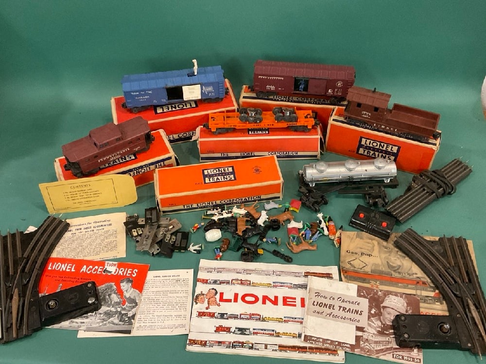 New York Central (8) Lionel Trains, Accessories, Tracks & Paperwork: New York Central (8) Lionel Trains, Accessories, Tracks & Paperwork - (2) Trains added later. New York Central