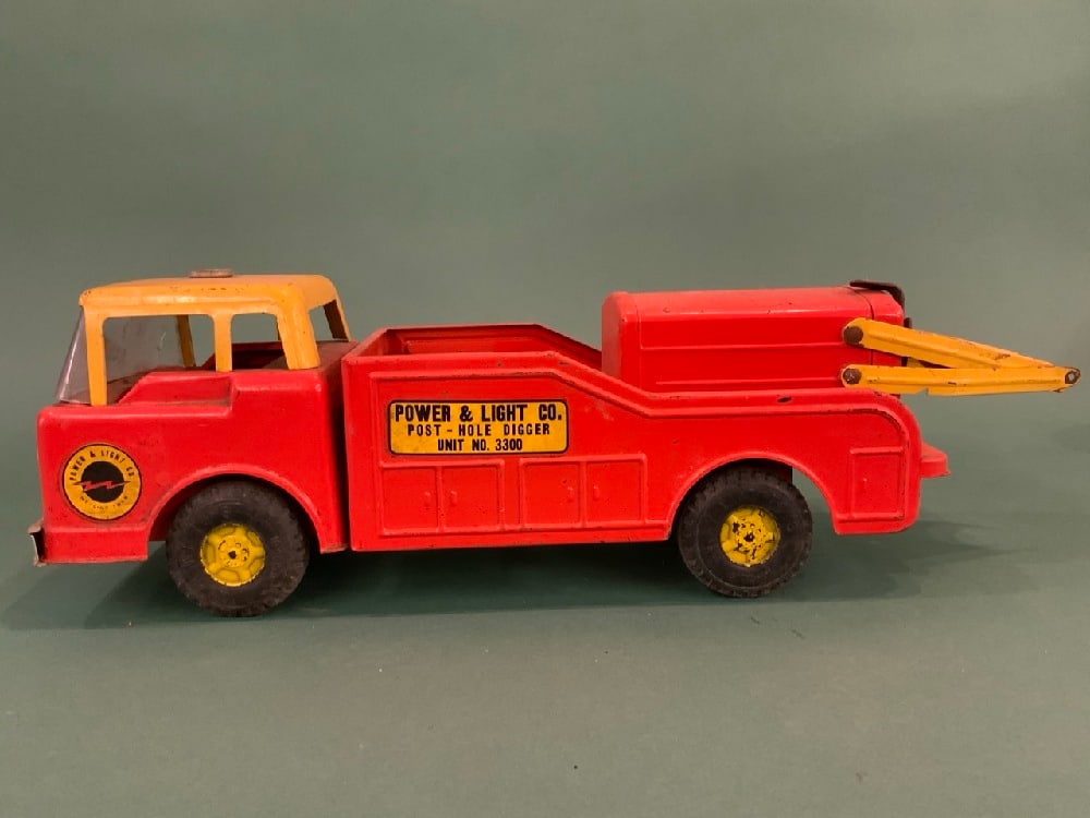 Vintage NY-Lint Power & Light Co. Post Hole Digger Toy Truck (1 of 10)