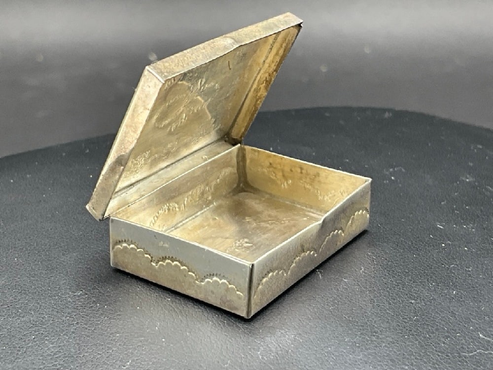 Vintage Sterling Silver Miniature Engraved Pill Box (1 of 4)