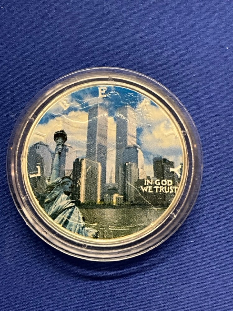 2001 Commemorative 1 oz Silver Dollar (1 of 2)