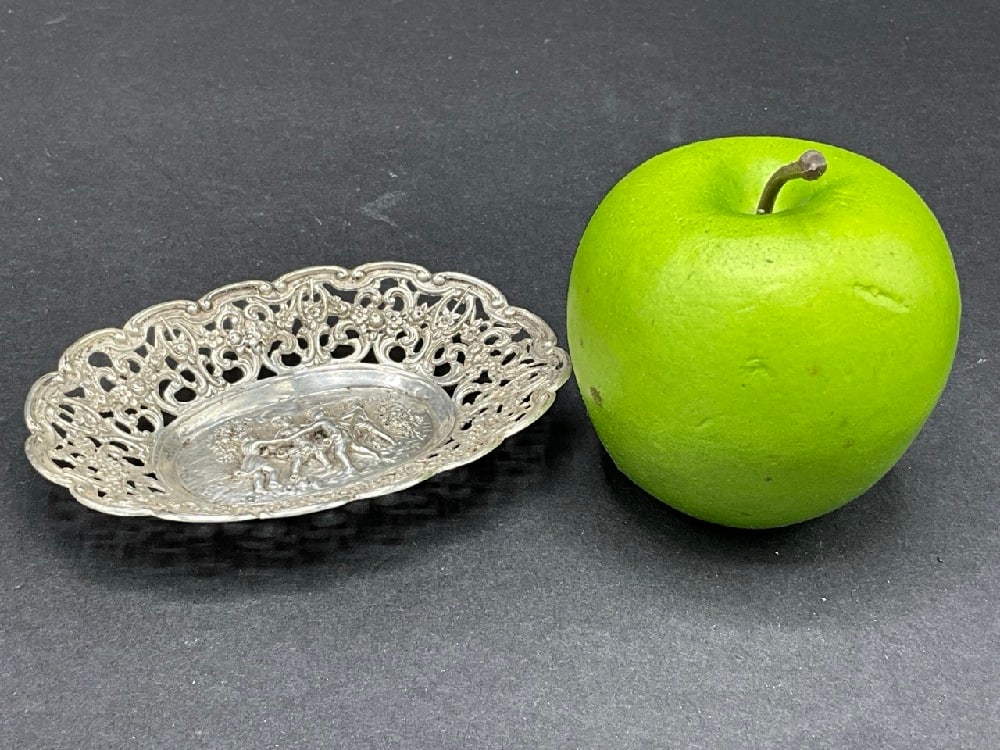 Highly Ornate Italian Continental 800 Silver Openwork Bowl.: Highly Ornate Italian Continental 800 Silver Openwork Bowl. Total weight: 37.9 grams. Stamped 800.