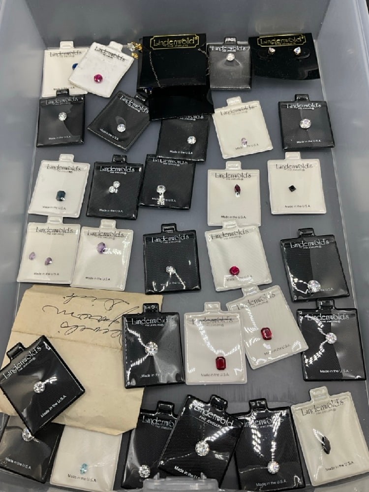 Collectible Lindenwold Gemstone Group: Collectible Lindenwold Gemstone Group. As seen in photograph preview.