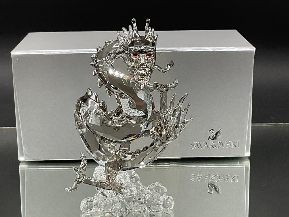 Swarovski SCS Jubilee Edition 2012 Dragon Crystal Figurine: Swarovski SCS Jubilee Edition 2012 Dragon 0085 Designed by Elisabeth Adamer 25th Anniversary of SCS. In Original Box.Good Condition, Please See Photograph Preview Dimensions:5 1/2” H x 3”