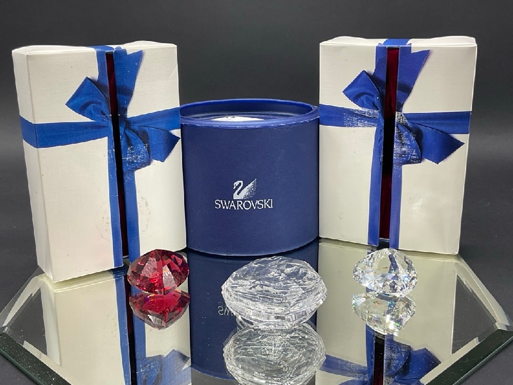 Swarovski Crystal Hearts Paperweight and Trinket Box (1 of 9)