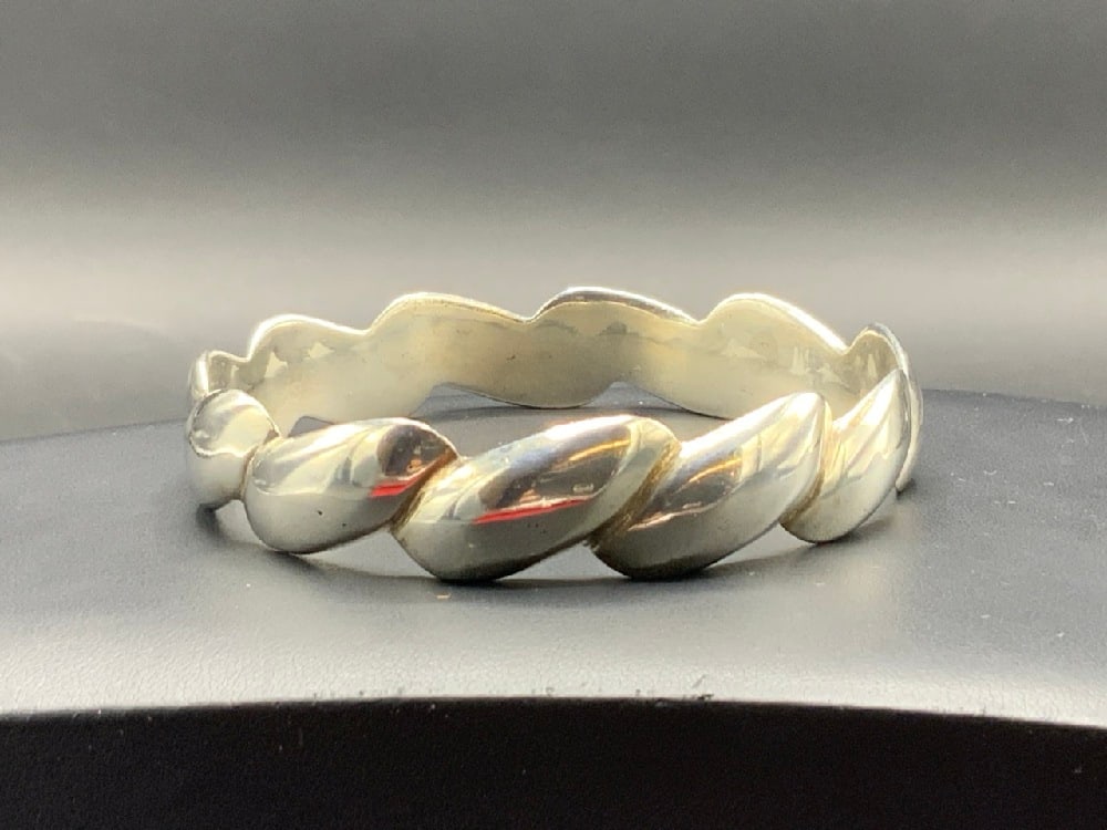 Sterling Silver Twist Band Bangle: Sterling Silver Twist Band BangleTotal Weight 61.9 g2 1/2” D