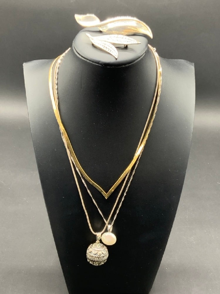 Five (5) Sterling Sliver Necklaces and Pins: Five (5) Sterling Sliver Necklaces and Pins Total Weight 45.9 grams